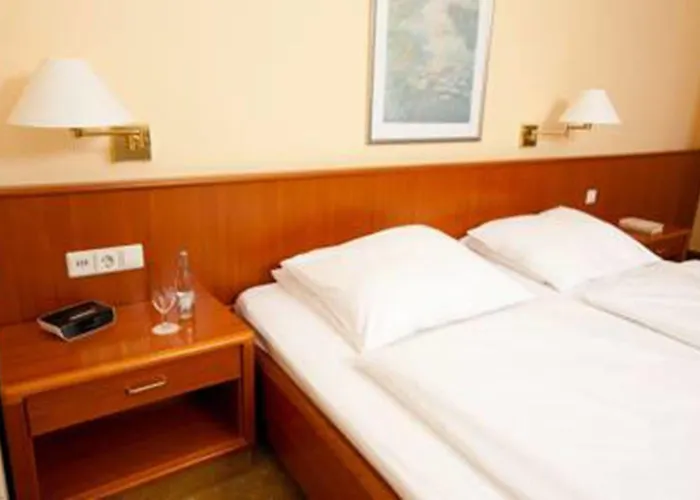Western Geheimer Rat Hotell 3*